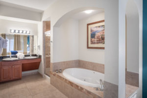 Lake Buena Vista Resort Village & Spa - Master bathroom in 2 bedroom suite